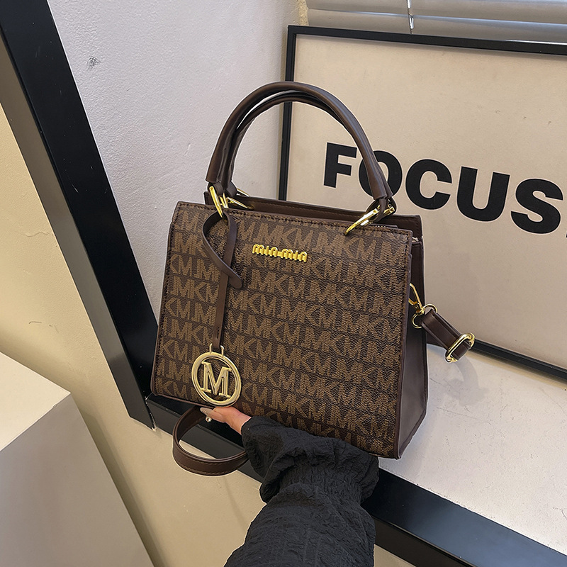 High - end - feeling women's bags 2025 new style textured versatile delicate large - capacity letter - printed single - shoulder hand - carried t