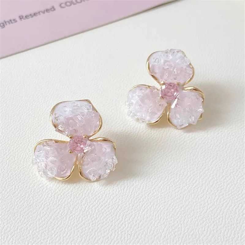 LATS New Pink Crystal Three-petal Flowers Stud Earrings for Women Light Luxury Gradient Blue Fashion Jewelry Girl Party Gifts Y250812