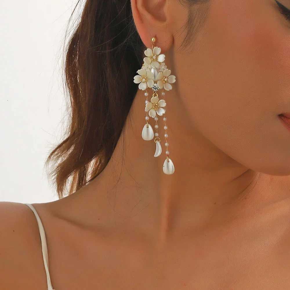 Rhinestone Pearl Tassel Earrings for Women French Romantic Flower Drop Earring Commute Exquisite Charms Jewelry Y250812