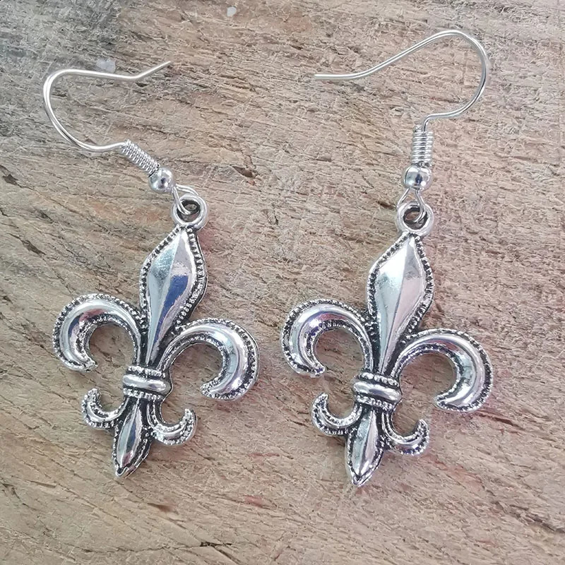 Fashion Vintage Lily Flower Drop Dangle Earrings for Women Goth Gothic Jewelry Accessories Decor Aesthetic Grunge Fluer Stud 250812