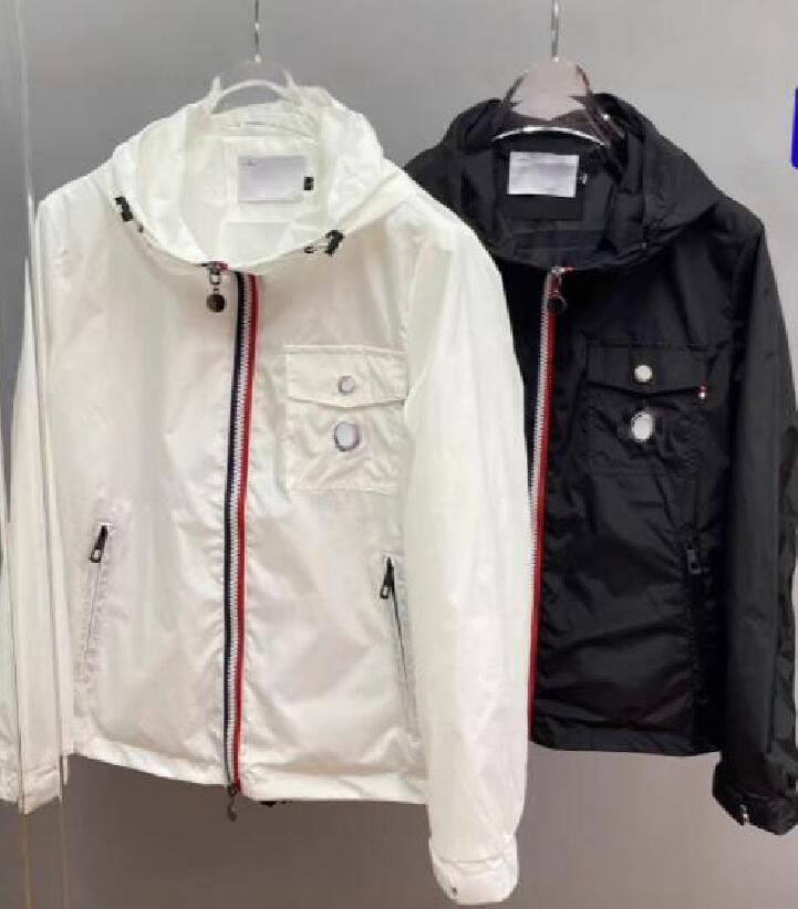 Mens Designer Jacket Spring Autumn Windbreaker Jacket Zipper emblem Fashion Hooded Mens Raincoat Outerwear High Quality Slim Stylist Coat