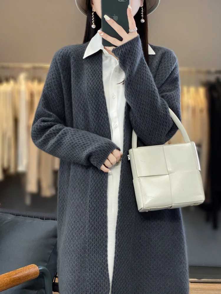 2024 New Women 100% Merino Wool Cardigan Sweater Loose Soft Cashmere Knitwear Coat Autumn Winter Thick Fashion Female Long Coat Z250813