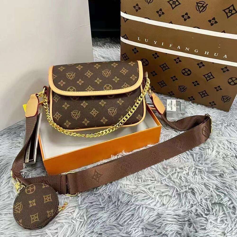 DHessentials Vintage Saddle Nurse Bag - Stylish Crossbody Shoulder Bag with Chain Strap, Retro Boho Chic Purse for Women (3 Colors)