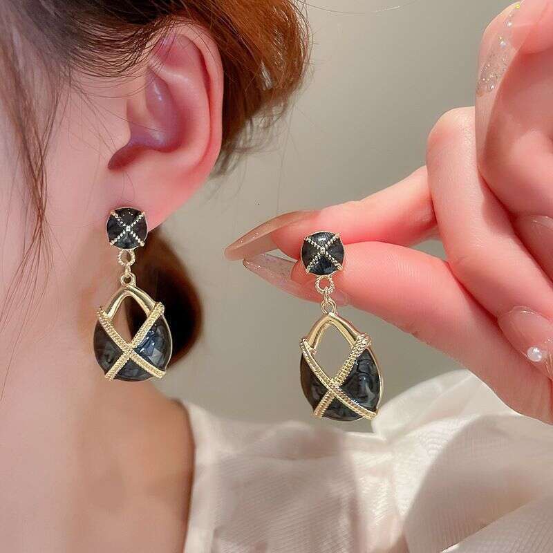 DHcollections Sier Needle French Light Dia Butterfly Niche Simple Versatile Commuting Elegant High-end Earrings for Women