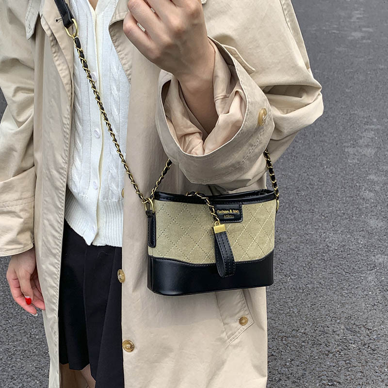 Free Shipping New Women's Designer Handbag Large Capacity 2025 High-end Dinner Dress Bag, Fashionable Single Shoulder Slanted Small Square Bag Va