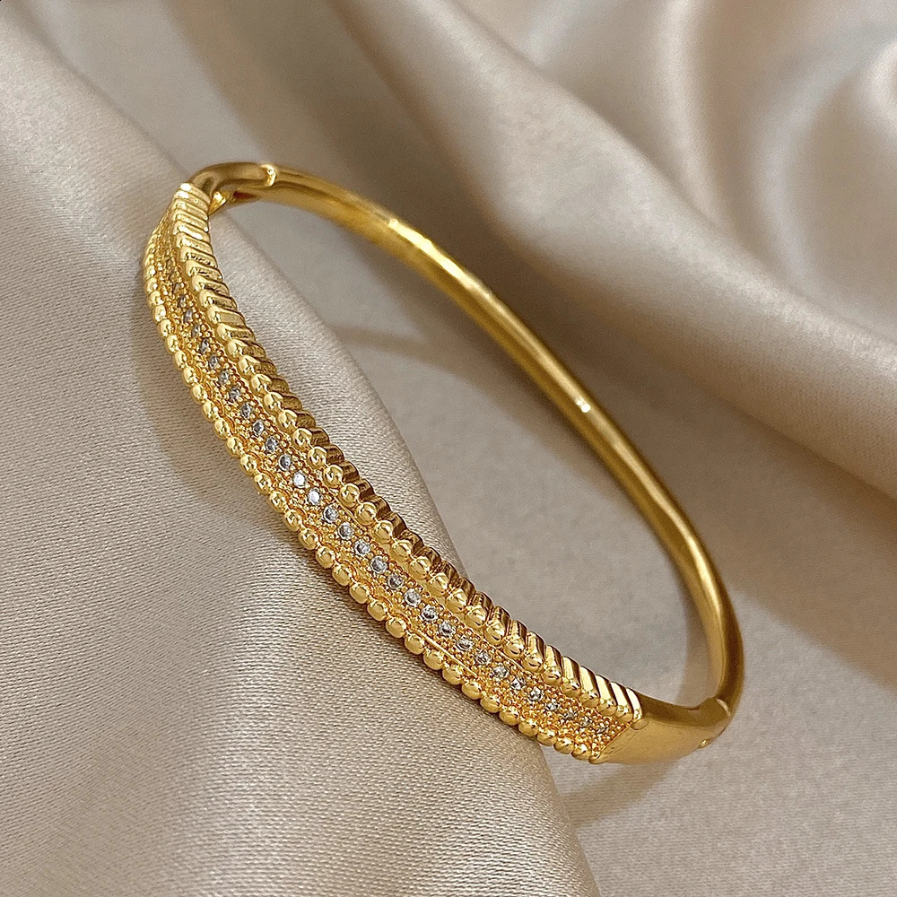 Freetry Inlaid Zircon Plated Round Bangle Bracelet for Women Glossy Metal Geometric Wide Spring Bangle Fashion Hand Jewelry Gift 250812