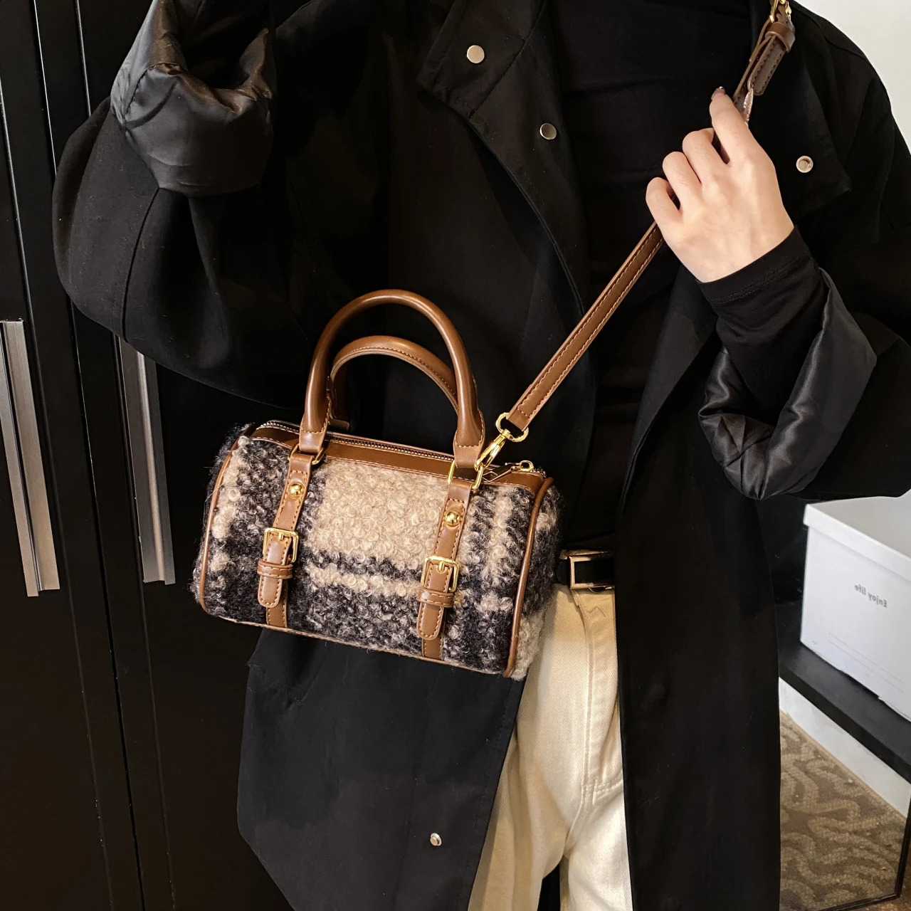 Paid Lamb Woolen Shoulder Bag for Women Winter Handbag - Fashion Crossbody Bags Fashion Small Square Satchel Black Coffee 250809