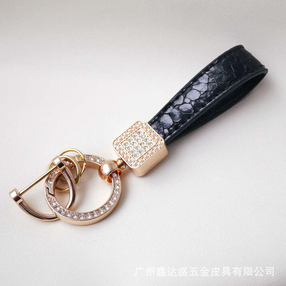 Fashionable Textured Car Keychain Women's Accessories Light Simple Key with Dia Inlaid Spring Ring Small Gift