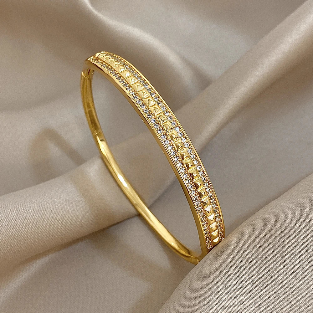 Freetry Inlaid Zircon Plated Round Bangle Bracelet for Women Glossy Metal Geometric Wide Spring Bangle Fashion Hand Jewelry Gift 250812