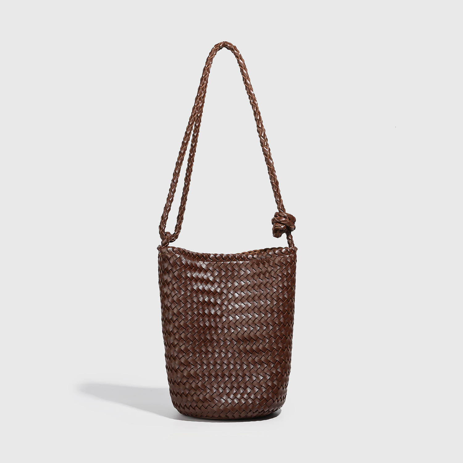 fashion bag New French Retro Genuine Leather Women s Handmade Woven Bucket shaped Handbag Designer Bag Single Shoulder Crossbody Bag