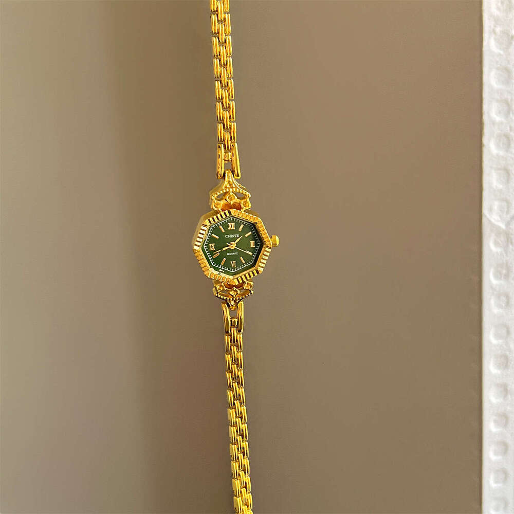 Vintage Gold Bracelet Women's Niche Light Luxury Small Exquisite High-end Quartz Watch