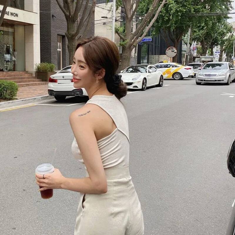 2025 Summer Fashion Leisure Hollow Solid Color O-neck Women's Minimally Trendy Sexy Appearance design Thin Short sleeved Top T-shirt Designer Top