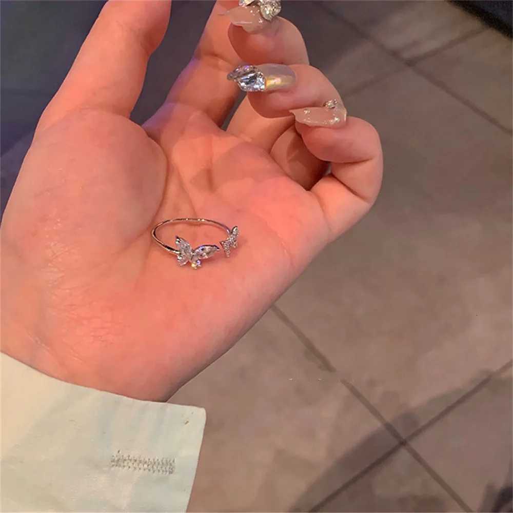 Fashion Adjustable Open Acrylic Crystal Butterfly Ring For Women Kpop Silver Color Zircon Finger Ring Party Jewelry Wholesale W250812