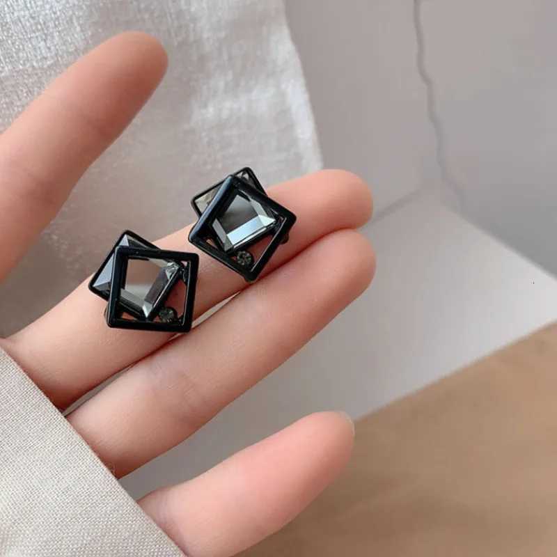 Black Crystal Metal Square Earrings 2021 New Elegant Women Fashion Ear Studs Y250812