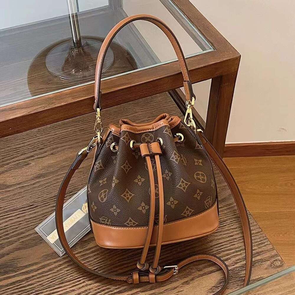 DHessentials Trendy Bucket Boston Bag - Fashionable Drawstring Crossbody Shoulder Bag for Women, Stylish Two-Tone Casual Boho Chic Handbag (Brown/Crea