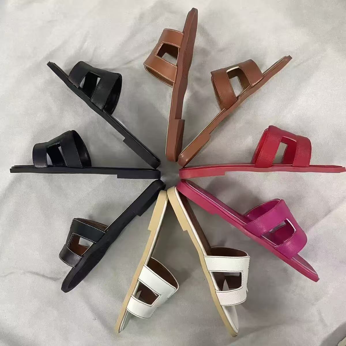 HER M E S New summer genuine leather slippers from high-end brands, designer and fashionable H letter anti-slip sandals, and high-quality flip-flops for women2