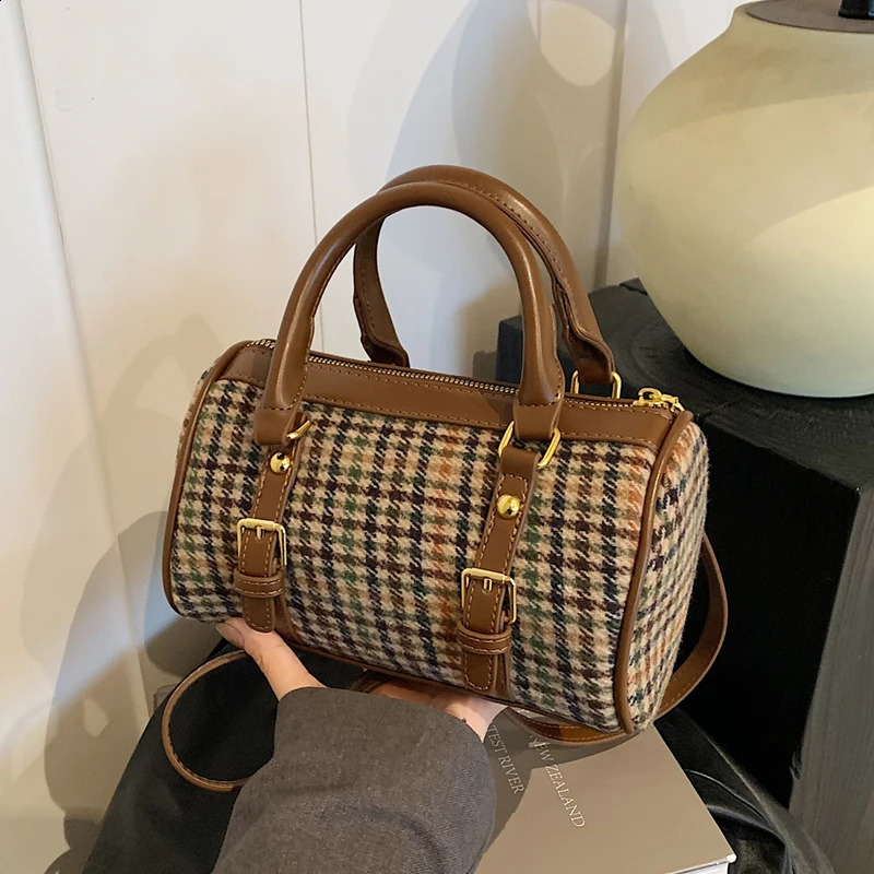 Paid Lamb Woolen Shoulder Bag for Women Winter Handbag - Fashion Crossbody Bags Fashion Small Square Satchel Black Coffee 250809