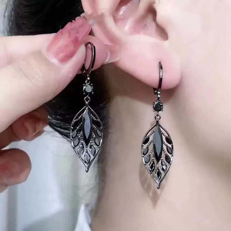 New Fashion Black Crystal Tassel Drop Earrings For Women Exquisite Micro Inlaid Cubic Zircon Leaves Earring Wedding Jewelry Y250812