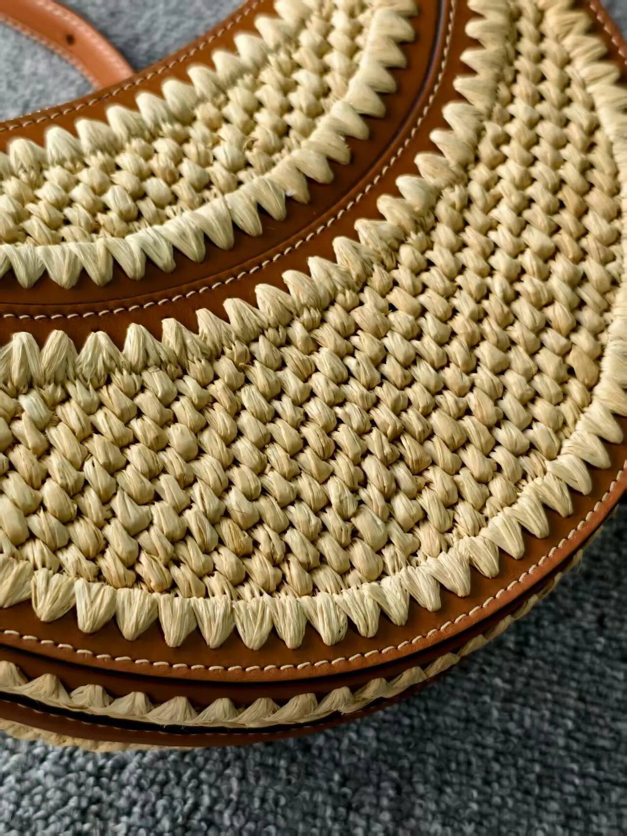 Hot Y2k Moon French Niche Design Single Premium Shoulder Crescent Handbag Women's Crossbody Saddle Bag high-quality