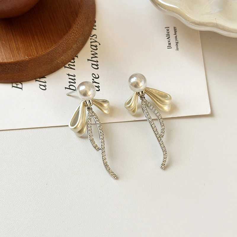 Korean Style Elegant Simple Bow Crystal Pearl Long Dangle Earrings for Women Fashion Luxury Rhinestone Sweet Jewelry Party Gifts Y250812