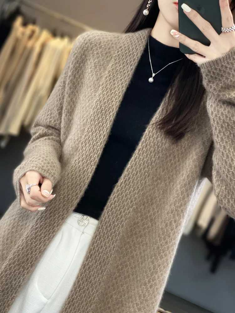 2024 New Women 100% Merino Wool Cardigan Sweater Loose Soft Cashmere Knitwear Coat Autumn Winter Thick Fashion Female Long Coat Z250813