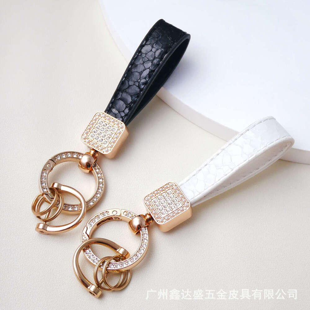 Fashionable Textured Car Keychain Women's Accessories Light Simple Key with Dia Inlaid Spring Ring Small Gift