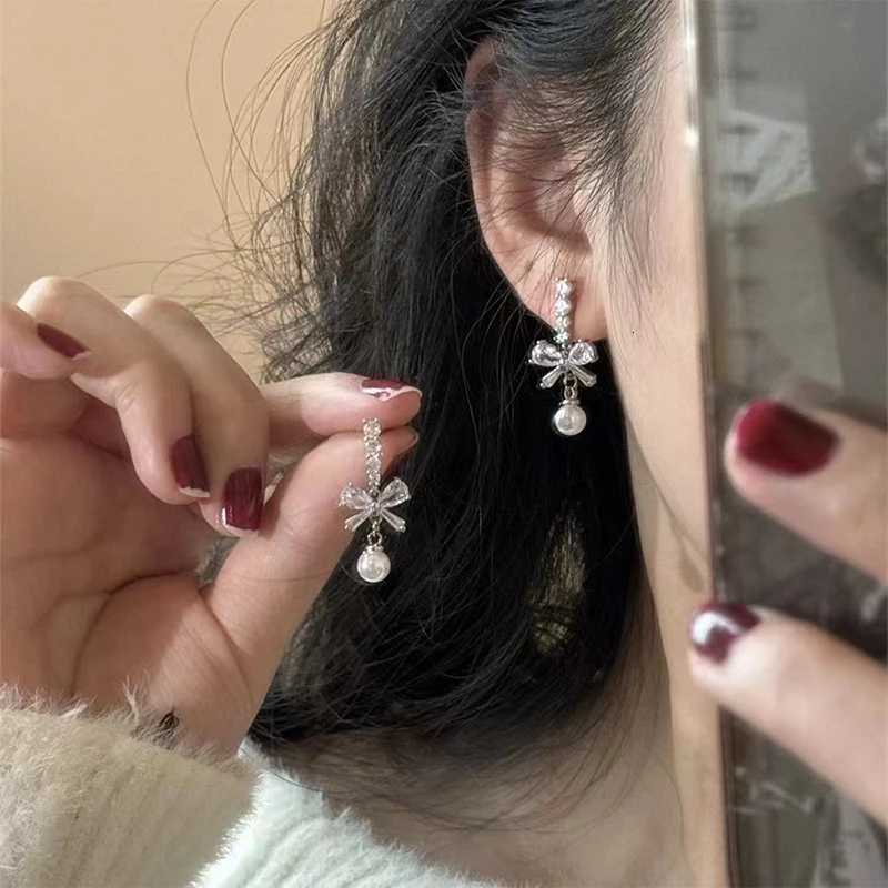 1Pair Exquisite Bow Pearl Dangle Earrings For Women Girls Fashion Sweet Stud Earrings Wedding Party Jewelry Accessories Gifts Y250812