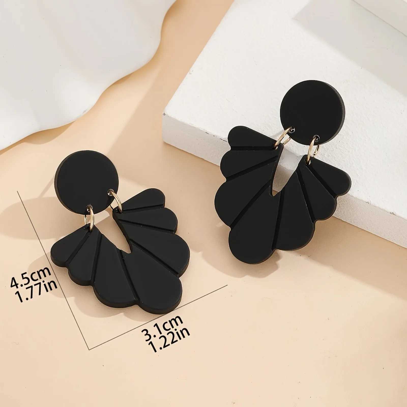 Black Wave Semi-Circular Line Pattern Earrings Classic Retro Womens Elegant Earrings for Daily Wear and Clothing Matching Y250812