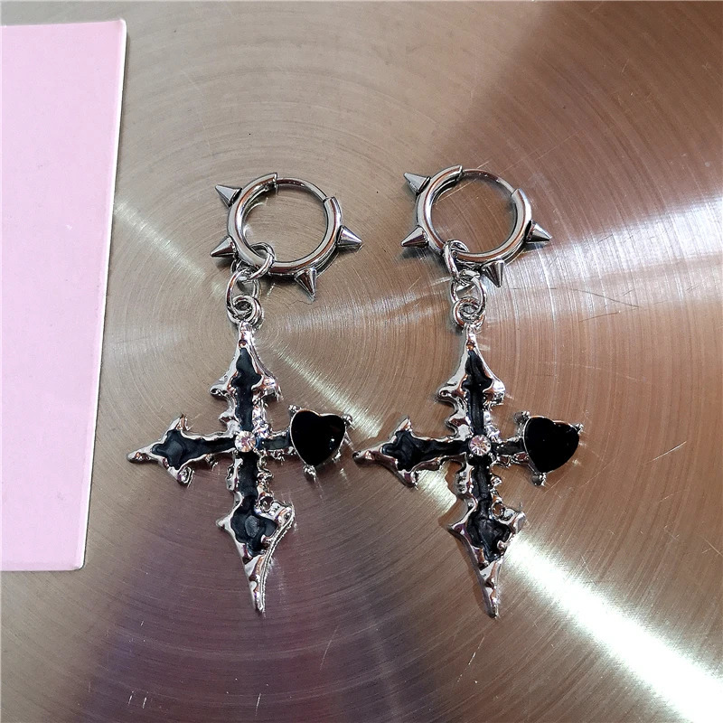 Goth Punk Heart Cross Stainless Steel Thorns Hoop Earrings For Women Men Hiphop Grunge Charms Y2K Jewelry Scene EMO Accessories 250812