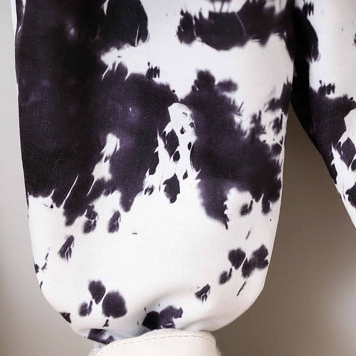 Street Style Baby Boys Two-Piece Set with Random Splatter Print Hooded Sweatshirt & Long Pants