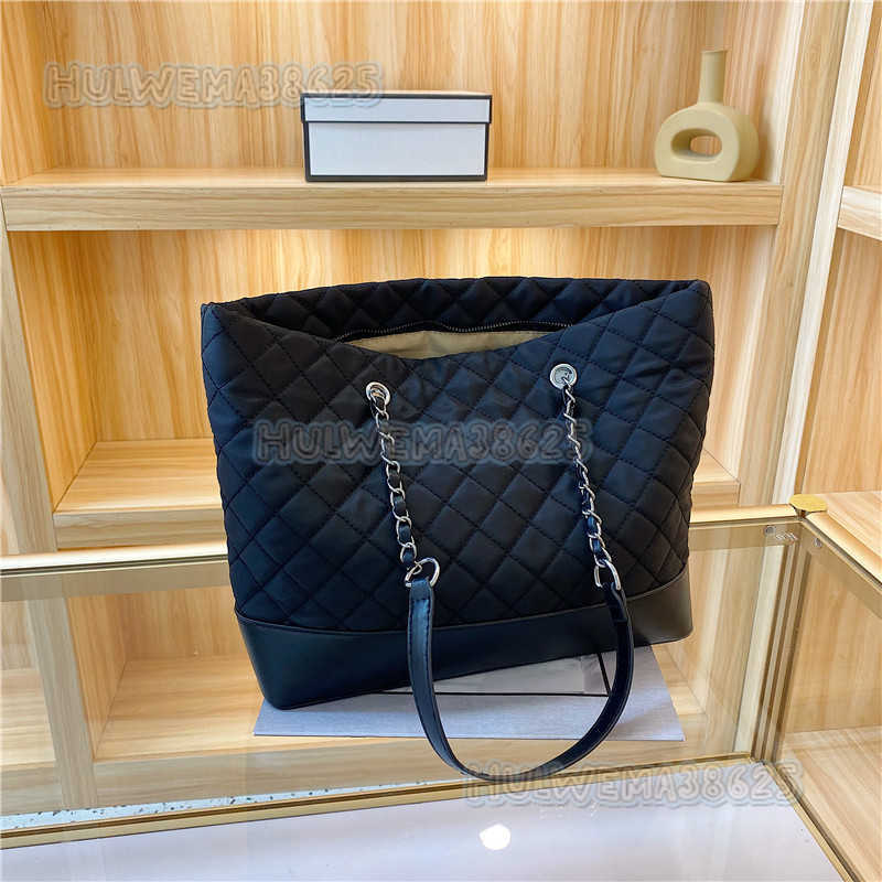Large Capacity Quilted Bag for Women Summer 2025 New Versatile Fashion Chain Shoulder Bag Handheld Shopping Bag Tote Bag H250813
