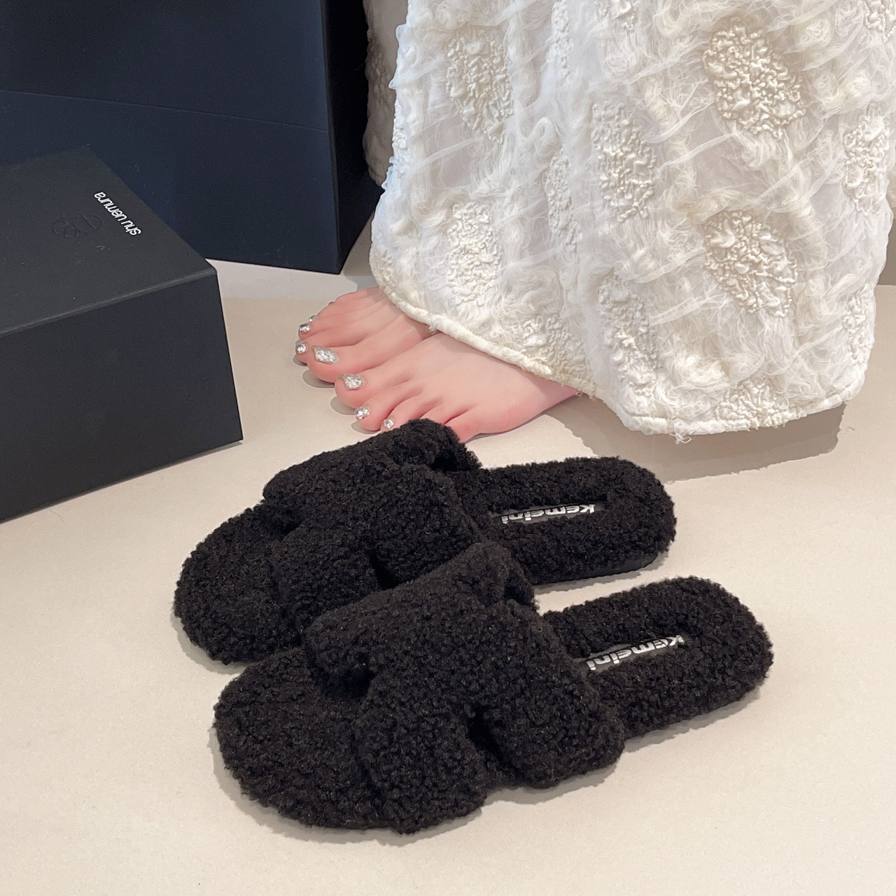 Free Shipping 2025 Autumn Winter Fashion Versatile Soft Sole Plush Slippers Women New Arrival Outdoor Match Skirts Elegant Warm Slippers Yellow Green 