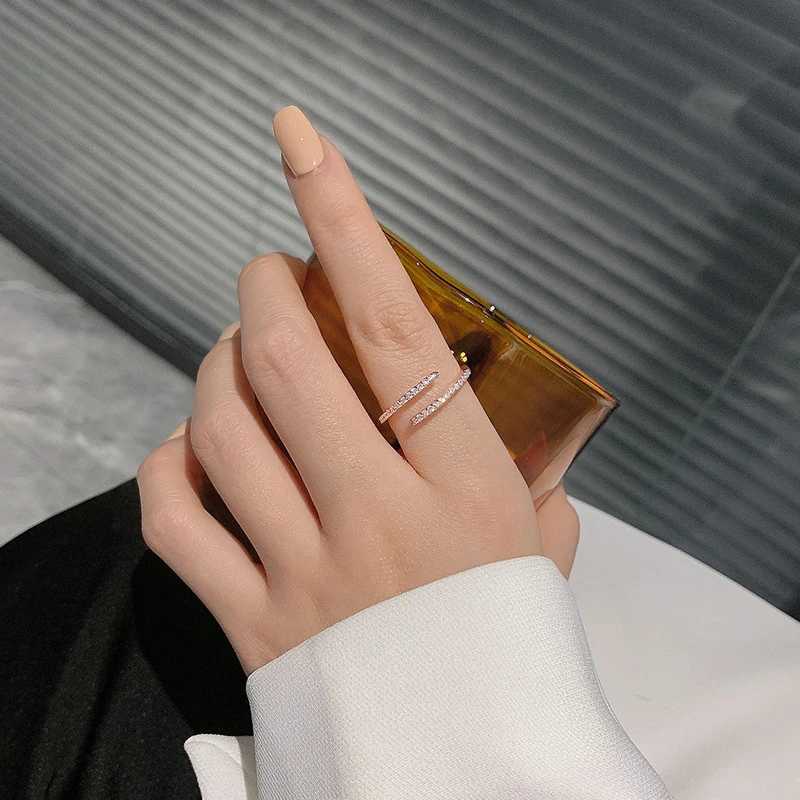 Luxury Rhinestone Rings for Women Simple Hollow Joint Ring Wedding Party Elegant Jewelry Gifts W250812