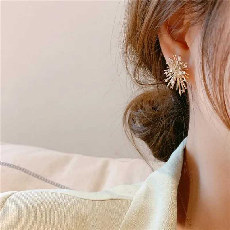New Korean Personality Firework Flowers Elegant Women Gold Plated Stud Earring Women Zircon Wedding Party Jewelry Accessories Y250812