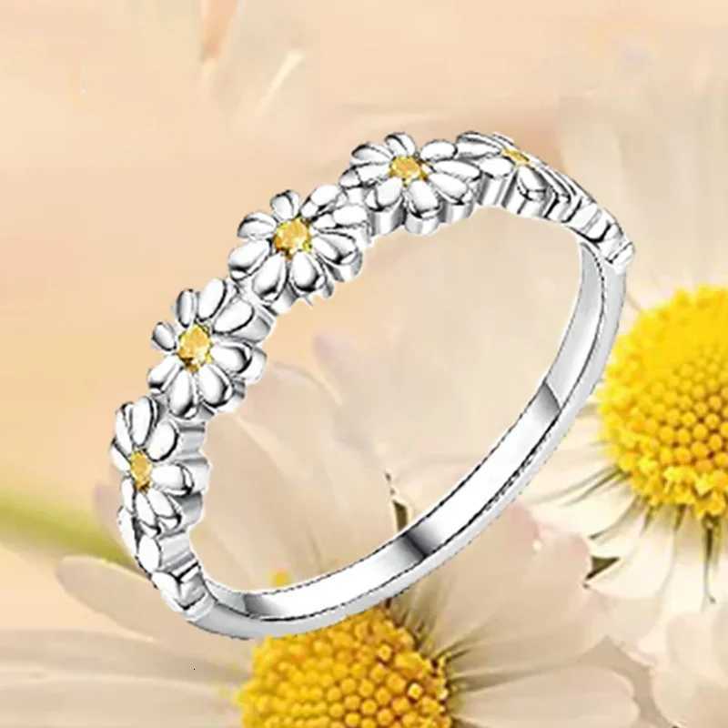 925 Sterling Silver Elegant Luxury Jewelry High-end Eternity Wedding Jewelry with Daisy Flower Design Ring for Women W250812