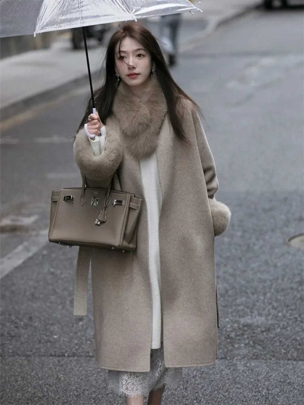 2024 Autumn Winter New Women Long Loose Belt Fashion Woolen Coat Female with Detachable Fur Sleeves and Real Fur Collar Wool Jacket Z250813