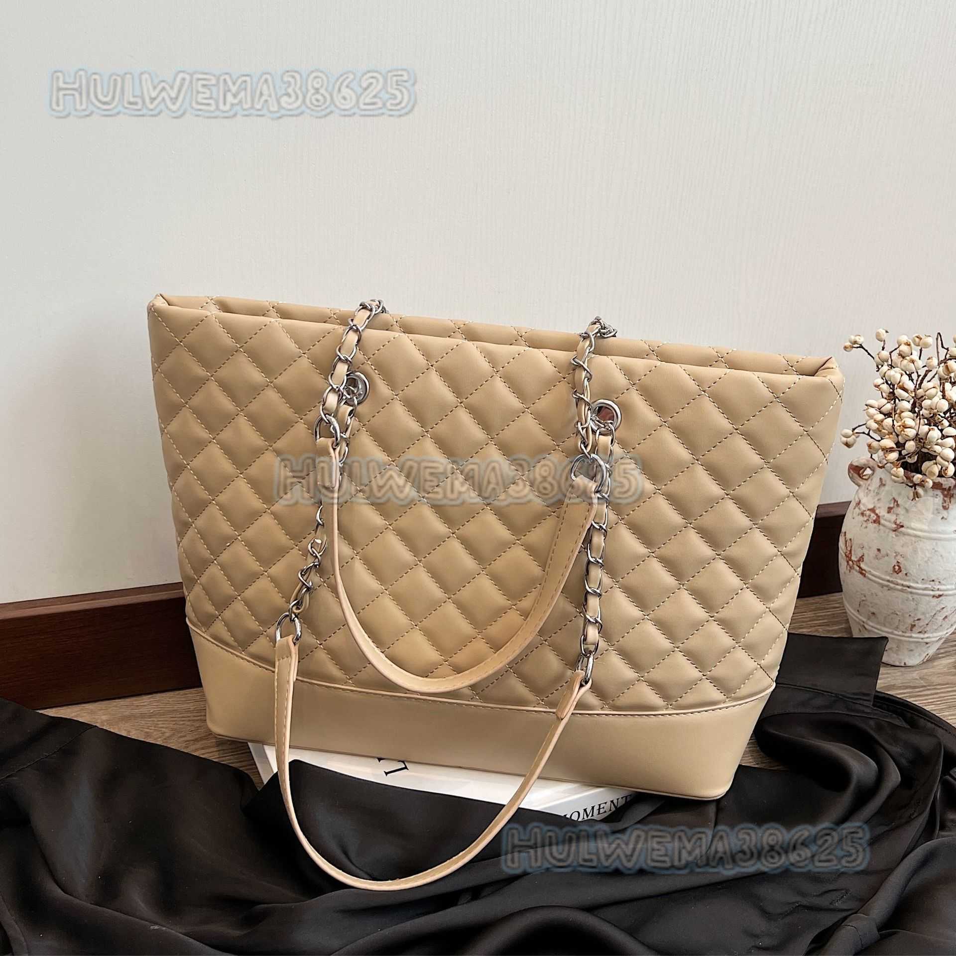 Large Capacity Quilted Bag for Women Summer 2025 New Versatile Fashion Chain Shoulder Bag Handheld Shopping Bag Tote Bag H250813