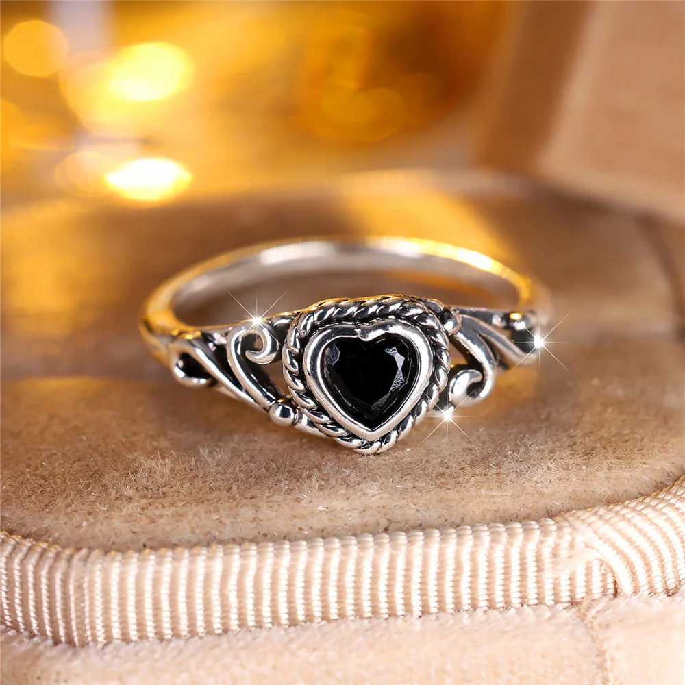 Trendy Black Zircon Love Heart Ring Vintage Fashion Silver Color Wedding Bands Engagement Rings For Women Men Minimalist Jewelry W250812