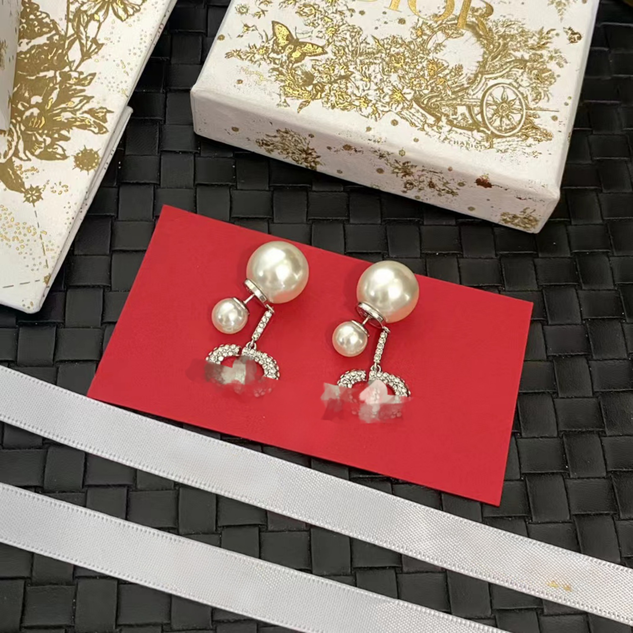 High-Quality Pearl and Crystal-Inlayed Symbol Hoop Earrings for Fashion Lovers Ever fade