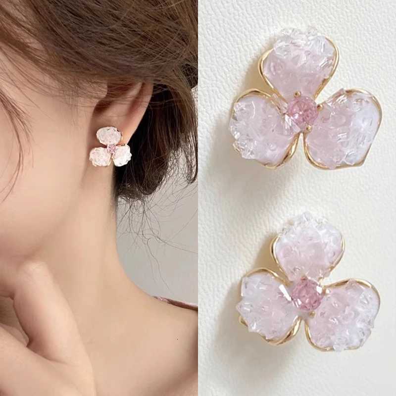 LATS New Pink Crystal Three-petal Flowers Stud Earrings for Women Light Luxury Gradient Blue Fashion Jewelry Girl Party Gifts Y250812
