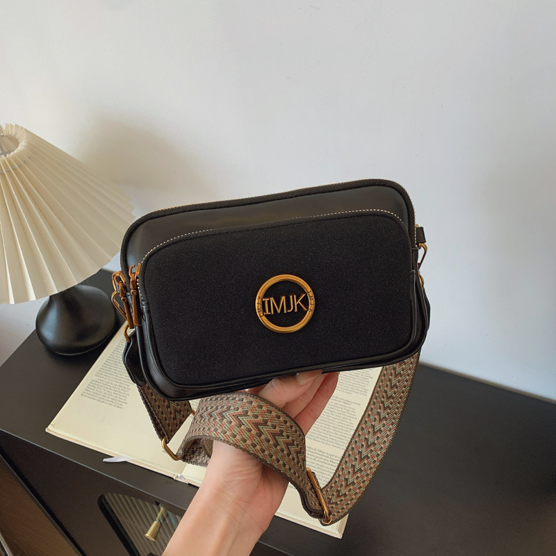 new Popular Internet-famous Matt Leather Shoulder and Crossbody Small Square Bag for Women with Wide Shoulder Strap