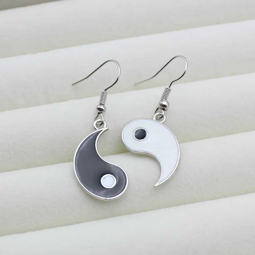 Asymmetric Tai Chi Yin Yang Bagua Black White Color Round Drop Earring for Women Creative Girl Jewelry Good Friend Gift Y250812