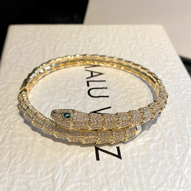 designer jewelry Domineering Imitation Snake Scale Snake Shape Bracelet European and American Personality Green Eye Snake Bracelet Retro Fashion Punk 