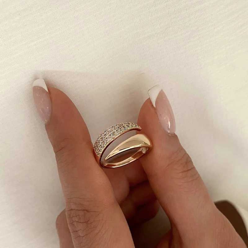 2025 New Stainless Steel 18K Gold Plated Sun Rings for Women Natural Stone Inlaid in Hollow Metal Texture Ring Trendy Jewelry W250812