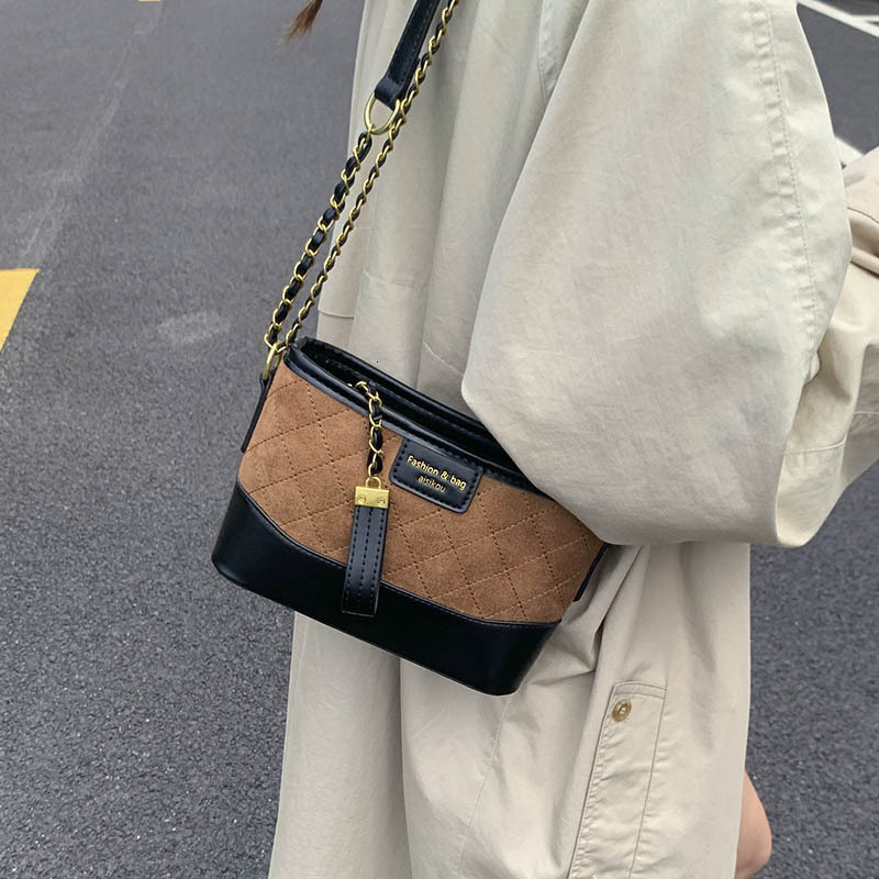 Free Shipping New Women's Designer Handbag Large Capacity 2025 High-end Dinner Dress Bag, Fashionable Single Shoulder Slanted Small Square Bag Va