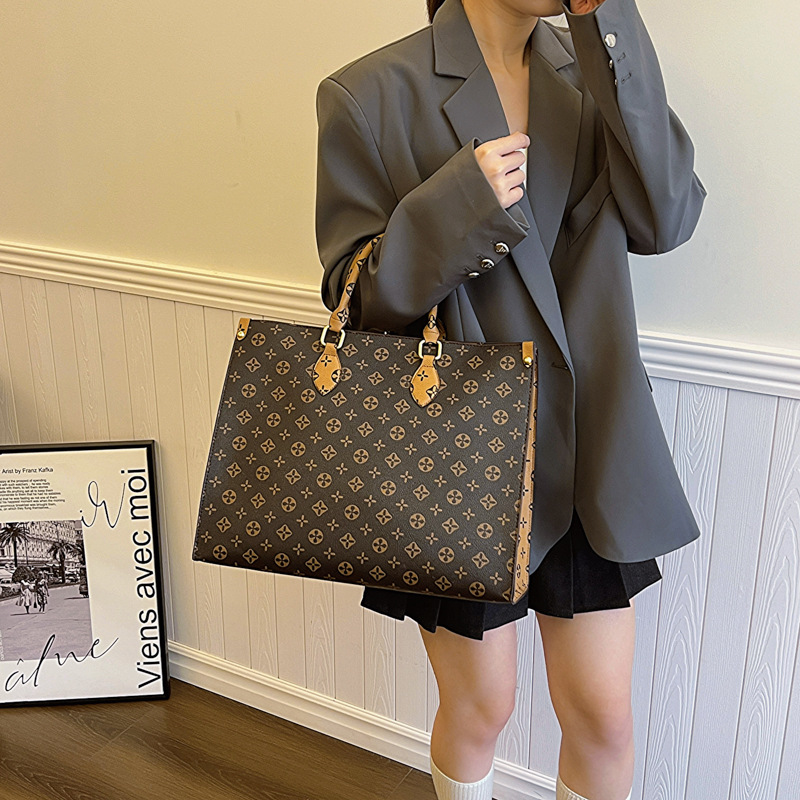 2025 styles of women's handbags this year fashionable elegant large-capacity handbags with an urban elegant simple and refined temperament for la