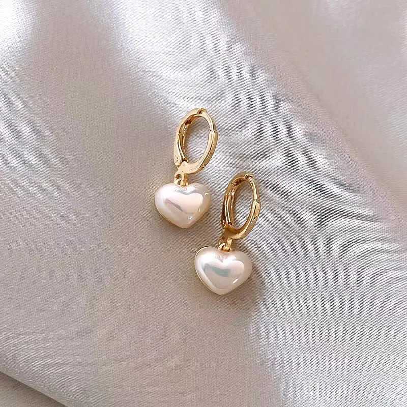 Classic Design Pearl Heart Pendant Earrings 2024 Fashion Jewelry Party Girls Sweet Temperament Accessories For Womens Earrings Y250812