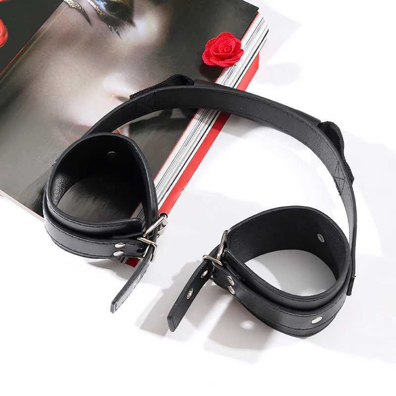SM Sex Leather Handle Handcuffs Eroticism Sexual Restraint Props Bondage Gear for Couples Master Slave Training Sex Toys XJ250813