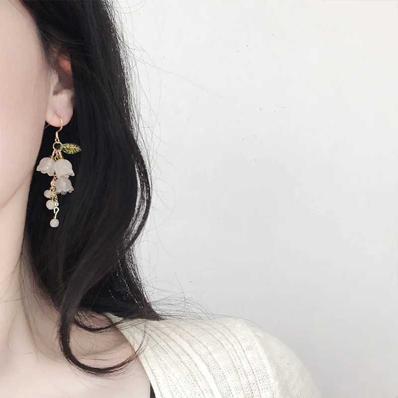 2025 New Sweet Temperament Small Fresh Bamboo White Lily Of The Valley Flower Earrings Elegant And Gentle Asymmetric Earrings Y250812