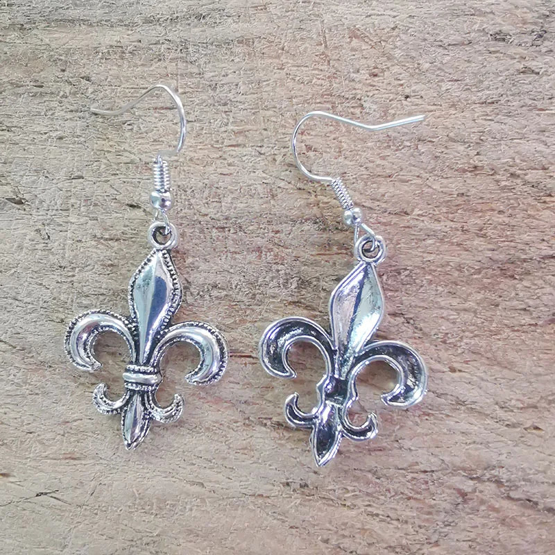 Fashion Vintage Lily Flower Drop Dangle Earrings for Women Goth Gothic Jewelry Accessories Decor Aesthetic Grunge Fluer Stud 250812